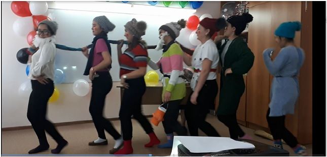 English teacher S.O. Zharlygasova held an extracurricular event “Surprise me!”. 